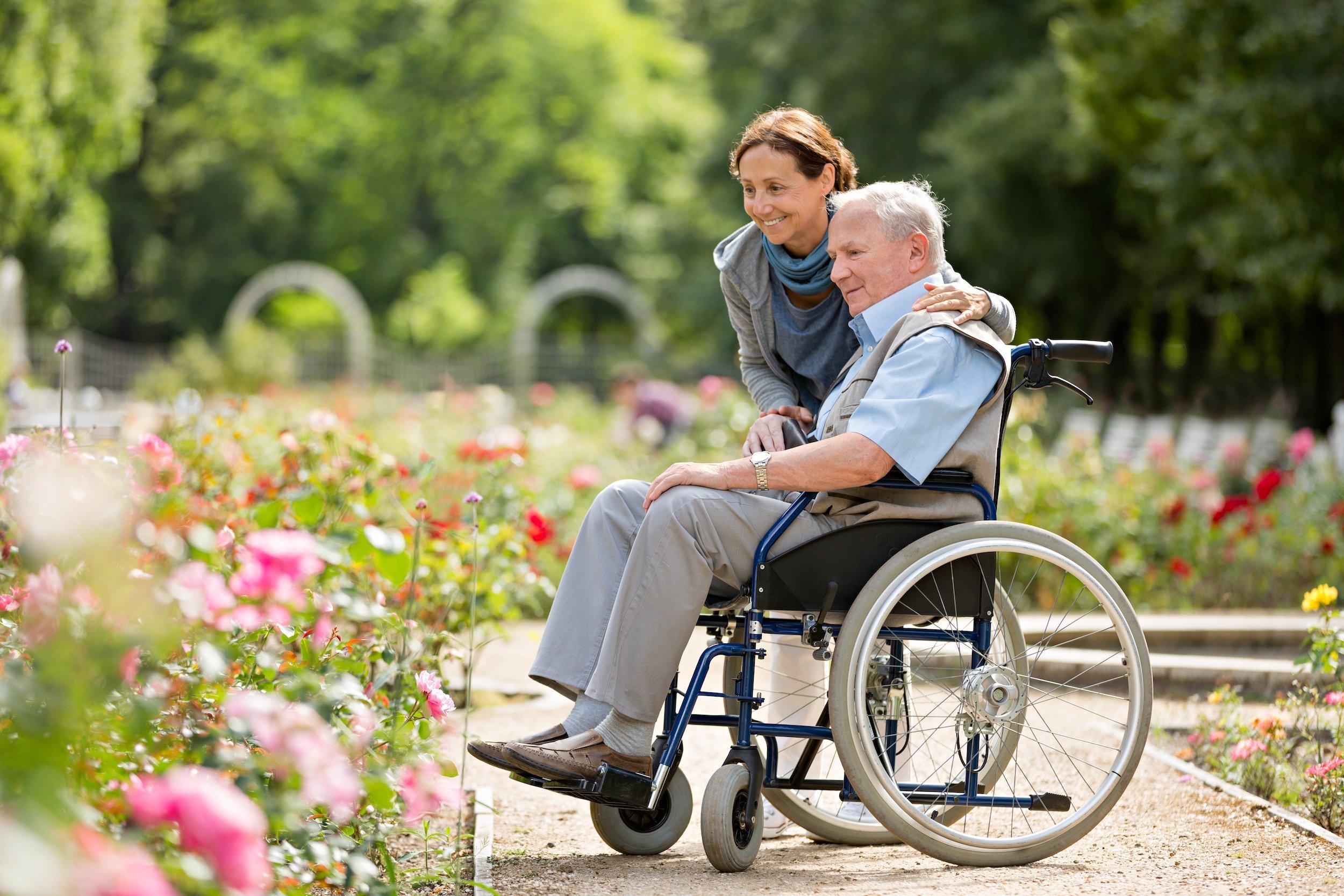 Пенсионное страхование инвалидов. Пенсия инвалидам. Инвалид и пенсионное. Пожилые люди и инвалиды. Пенсионер инвалид.